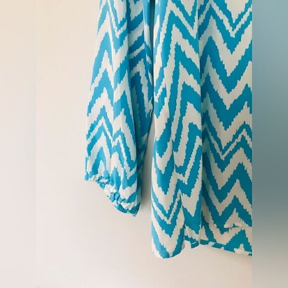 Lilly Pulitzer | blue and white 100% silk peasant top with gold logo buttons XS - Picture 5 of 7